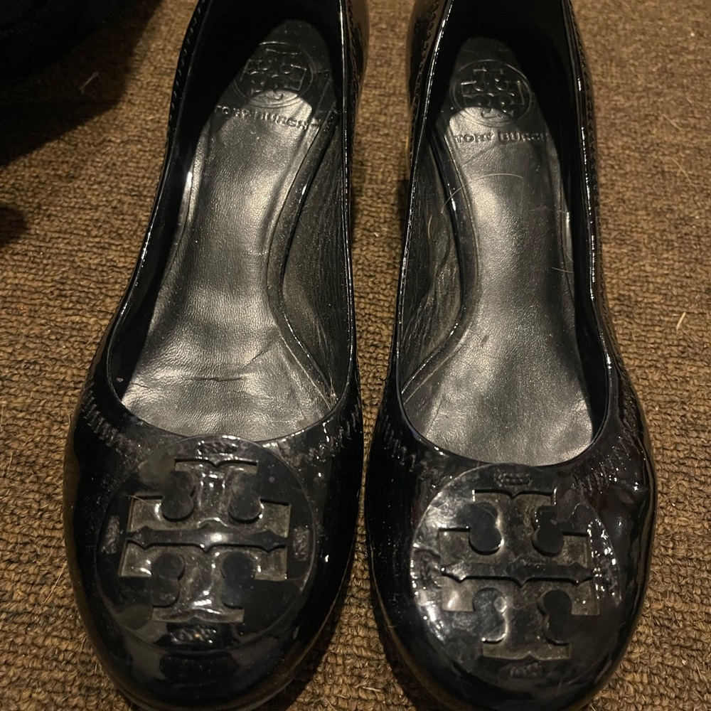Tory Burch patent black leather size 7 1/2 heels pumps